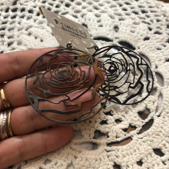 Princess Big Black Gothic Rose Flower Hoops - Picture 2 of 5